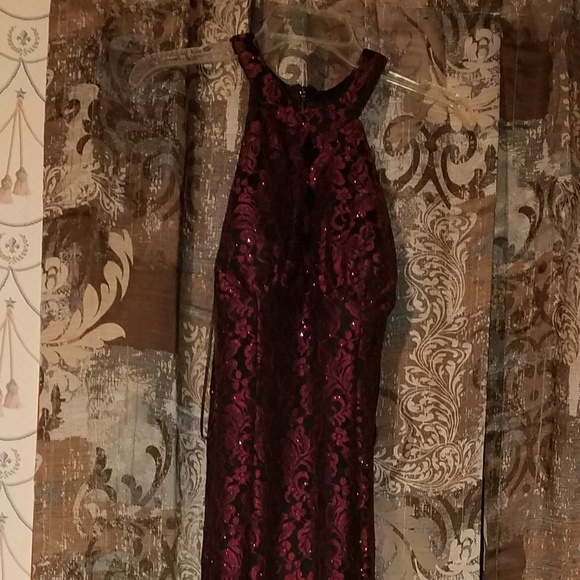 R&M, Red with black lace, Full length, Size 6 - Picture 4 of 8